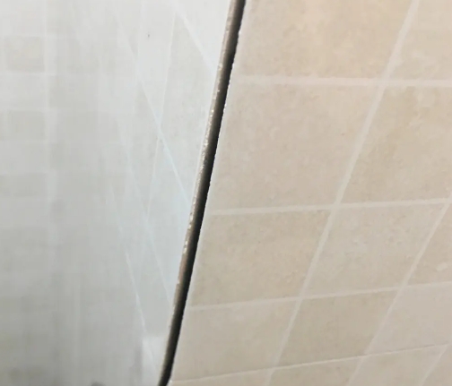 萧山瓷砖空鼓维修公司分享阳台瓷砖脱落的修复过程可以分为以下几个步骤