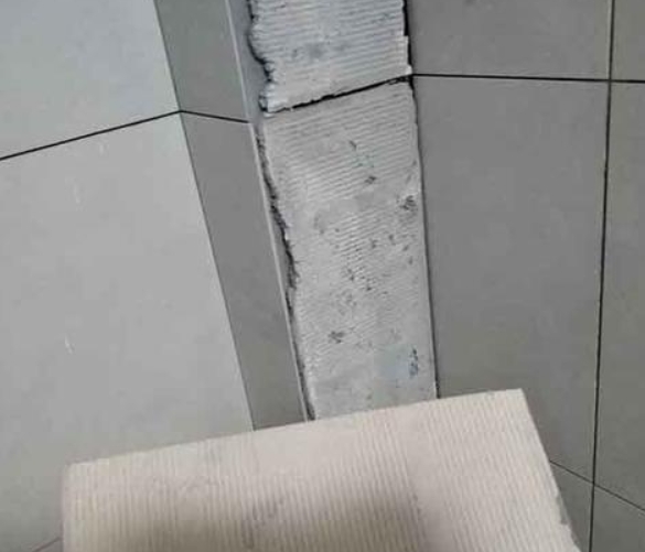 萧山瓷砖空鼓维修公司分享下厨房瓷砖脱落的补救措施。